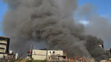 Üsküdar'da işçilerin kaldığı konteynerler yandı: 20 konteyner kullanılmaz hale geldi