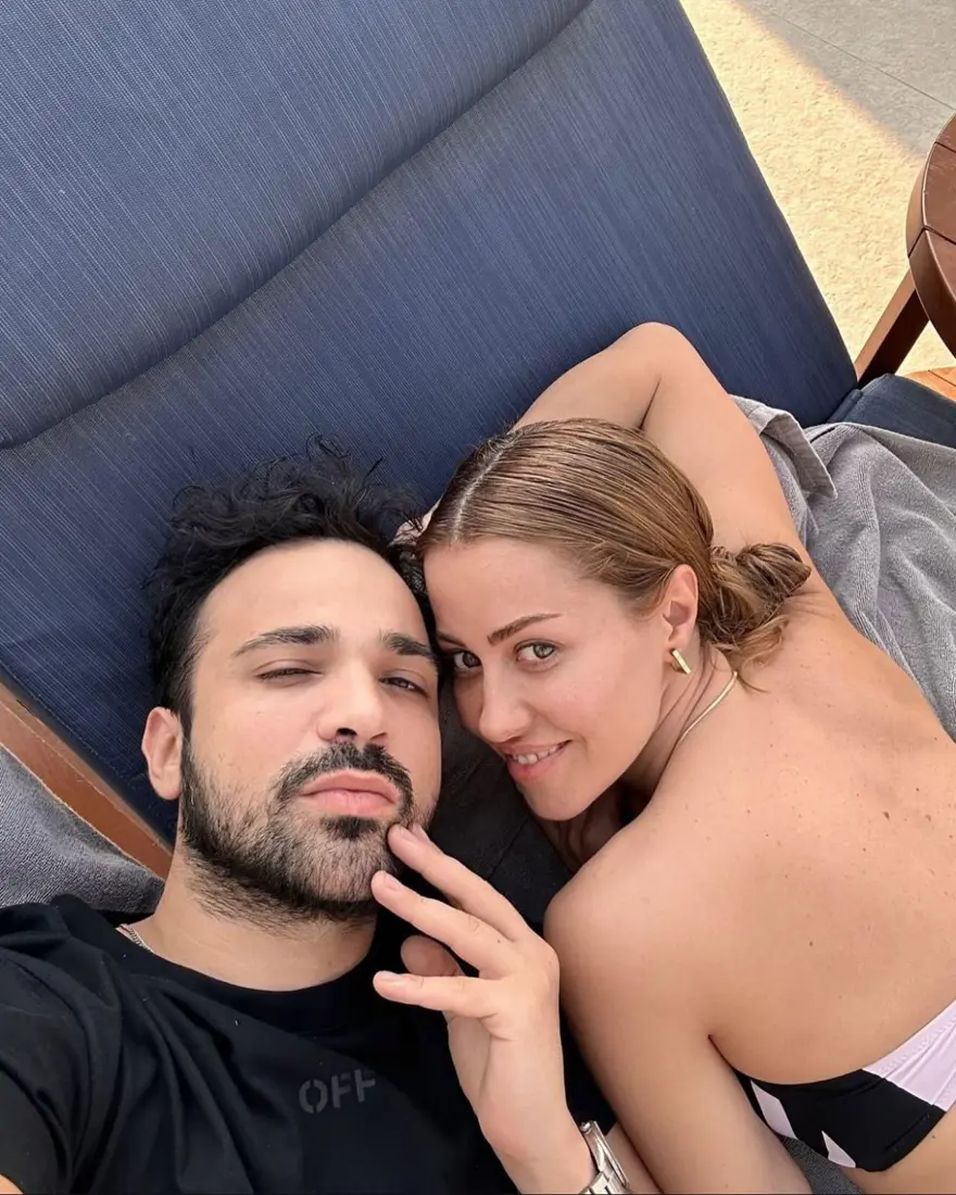 Şarkıcı Derya Uluğ'a romantik doğum günü kutlaması 3