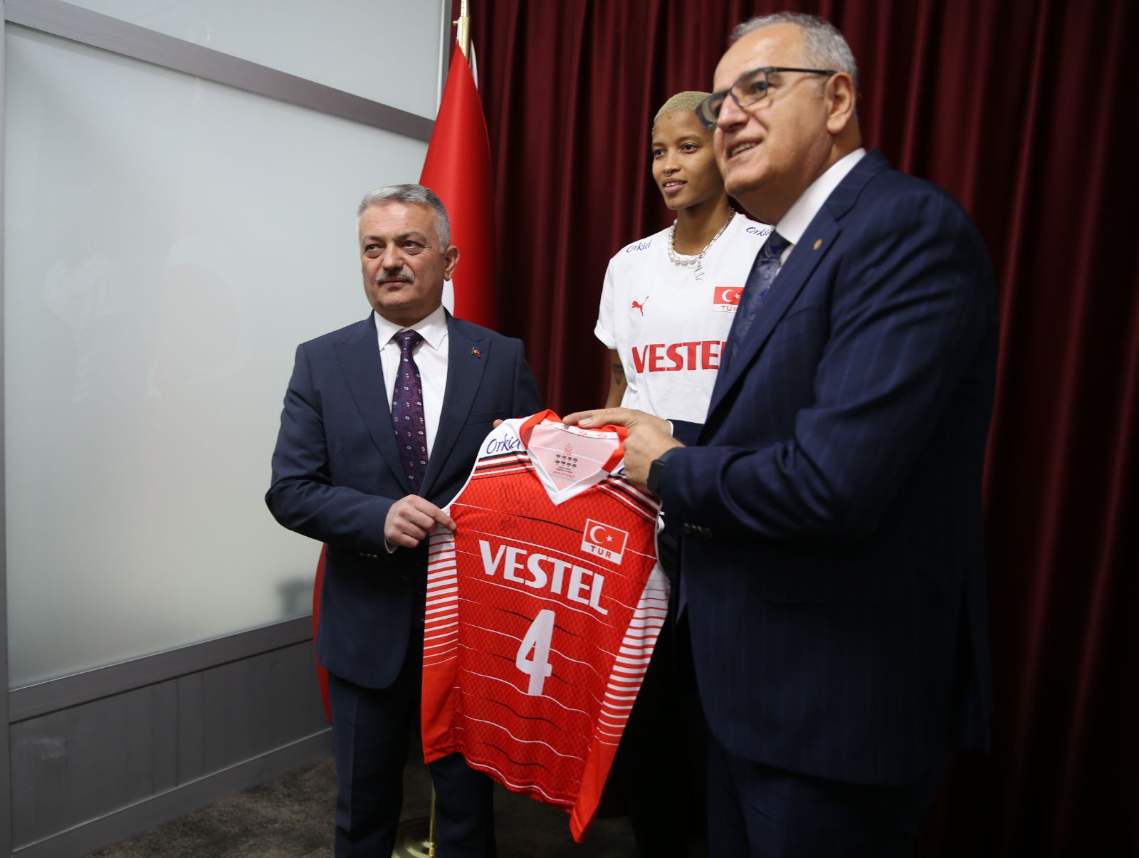 A Milli Kadın Voleybol Takımı oyuncusu Melissa Vargas Malatya'da