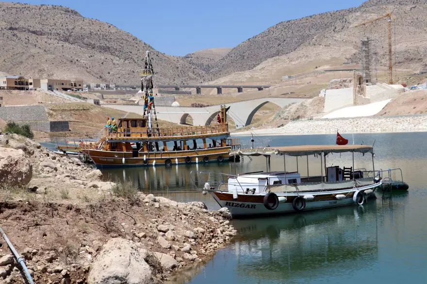 Su altında kalan 12 bin yıllık Hasankeyf, teknelerle gezilecek 1