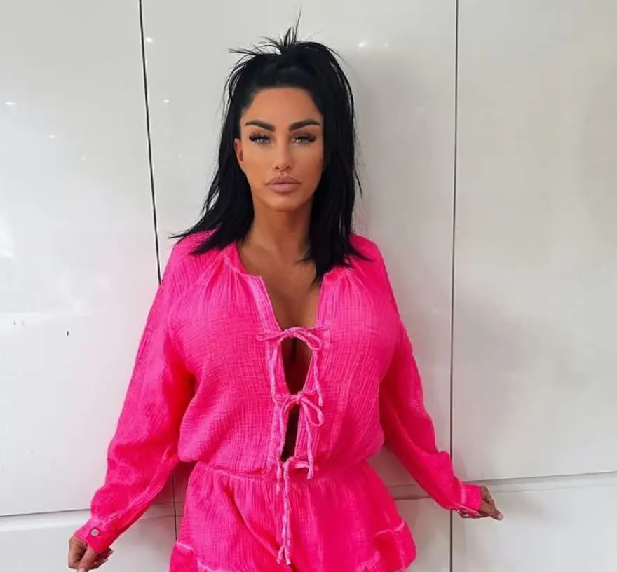 Defalarca yüzünü gerdiren Katie Price'ın son haline yorum yağdı! 'Estetik yaptırmadan duramıyorum' demişti 4