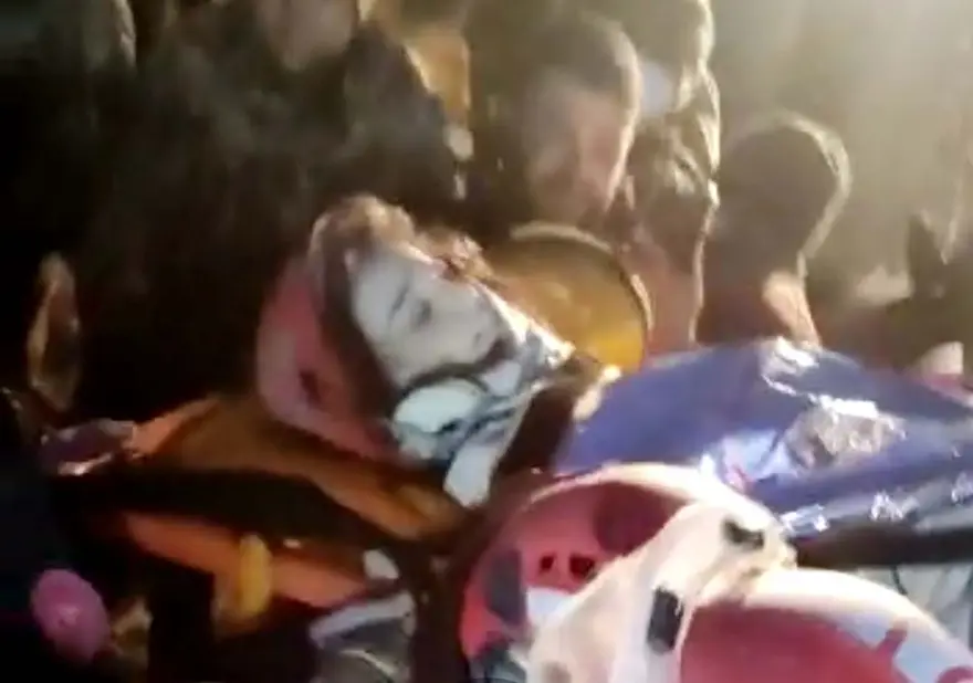 Deprem bölgesinden mucize kurtuluşlar 38