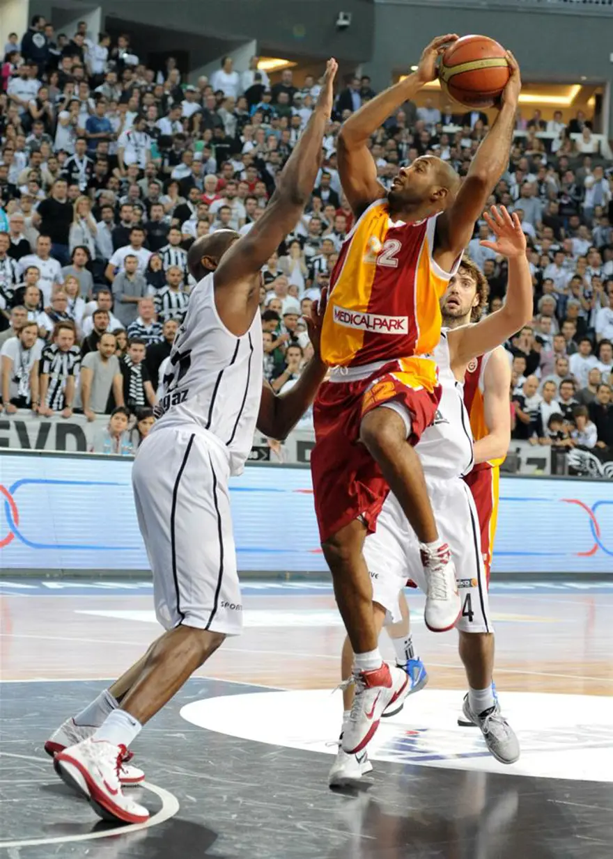 Beşiktaş Milangaz öne geçti 2