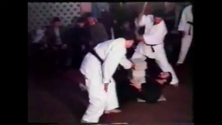 Güç gösterileri ustası karateci, kanserden kolunu kaybetti 8 Güç gösterileri ustası karateci, kanserden kolunu kaybetti 8