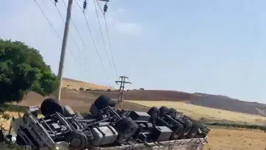 Adıyaman'da kamyon devrildi, sürücü yaralandı