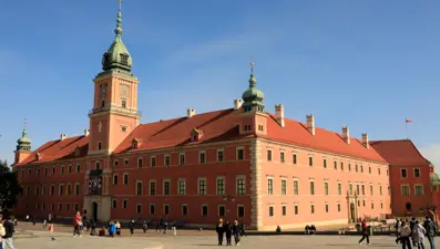 Varşova'nın simgesi: Kraliyet Şatosu turistlerin ilgi odağında