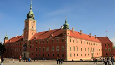 Varşova'nın simgesi: Kraliyet Şatosu turistlerin ilgi odağında