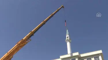 İstanbul'da imara aykırı olduğu iddia edilen minare kaldırıldı