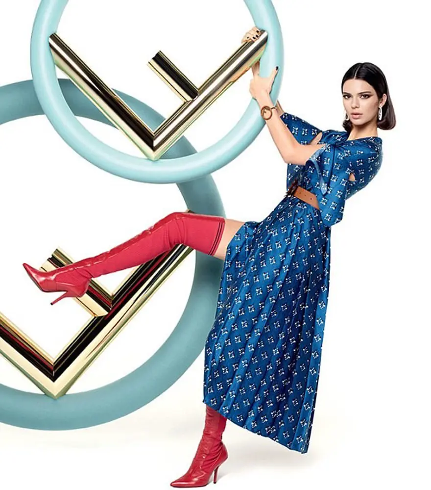 Kendall Jenner ve Gigi Hadid aynı reklam kampanyasında 1 Kendall Jenner ve Gigi Hadid aynı reklam kampanyasında 1