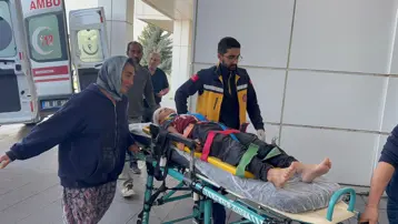 Belediyenin su arıza minibüsü elektrikli bisikletle çarpıştı: 2 çocuk yaralı