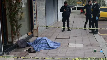 Antalya'da bekçilerin hastaneye gitmeye ikna edemediği evsiz, ölü bulundu