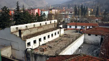 Eski cezaevi yıkılıyor