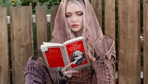 Dünyanın en zengin kişisi Elon Musk'tan ayrılan Grimes, Karl Marx'la'trolledi'