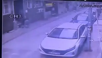 Bayılan epilepsi hastasının telefonunu çaldı