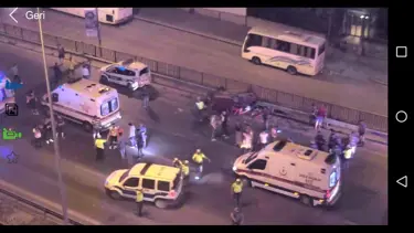 Kazaya müdahale eden polislere otomobil çarptı: 2&#x27;si polis 8 yaralı