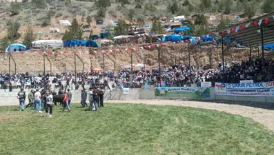 500 kiloluk boğa bakıcısını hastanelik etti