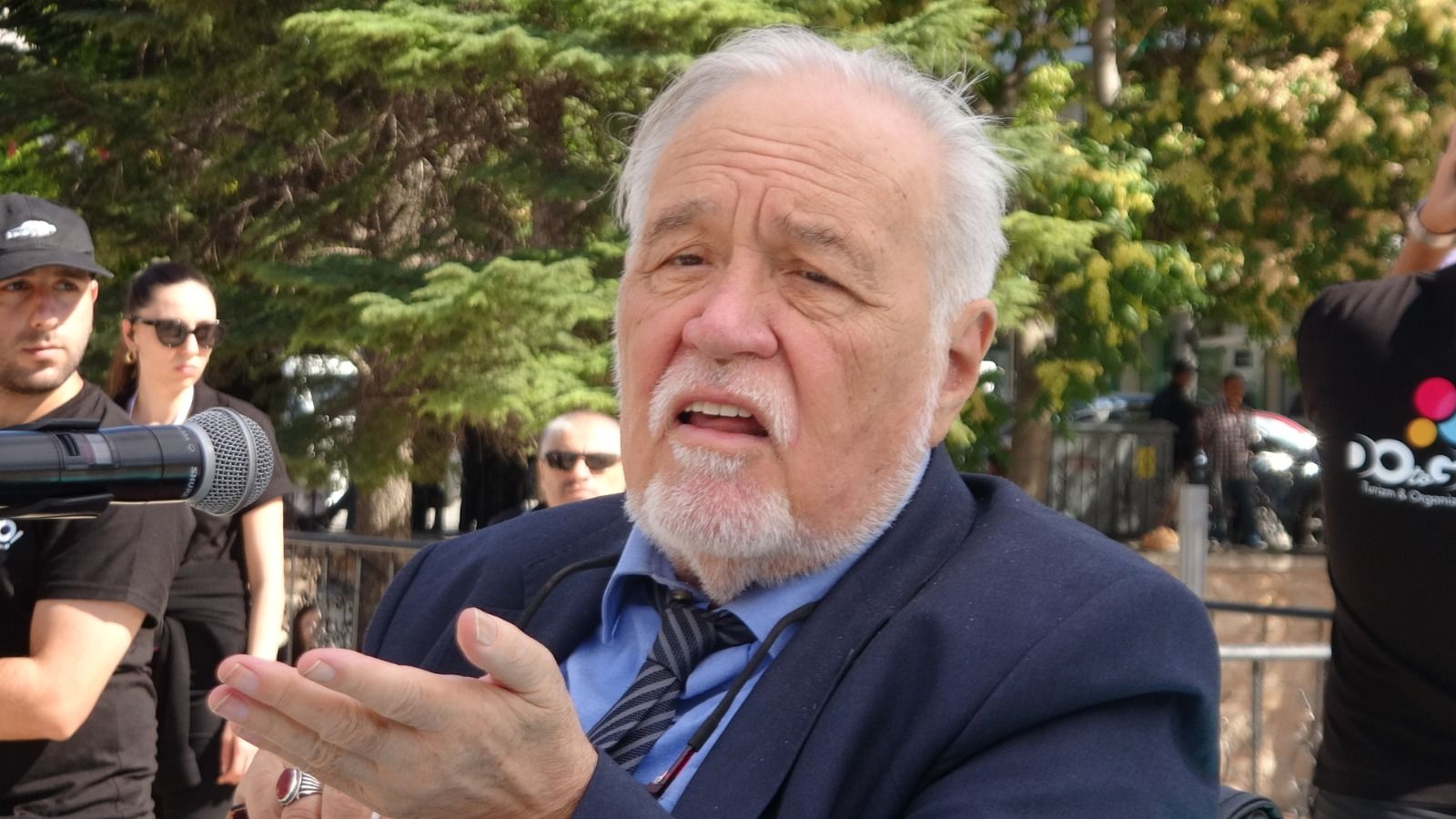 İlber Ortaylı'dan bozuk mikrofon tepkisi