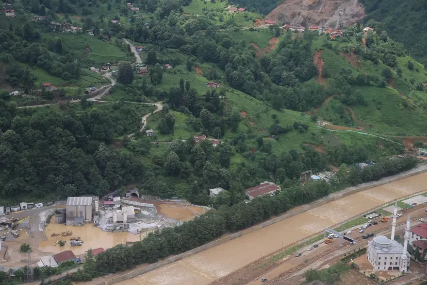Rize'deki sel felaketinin hasarı gün ağarınca ortaya çıktı 22 Rize'deki sel felaketinin hasarı gün ağarınca ortaya çıktı 22
