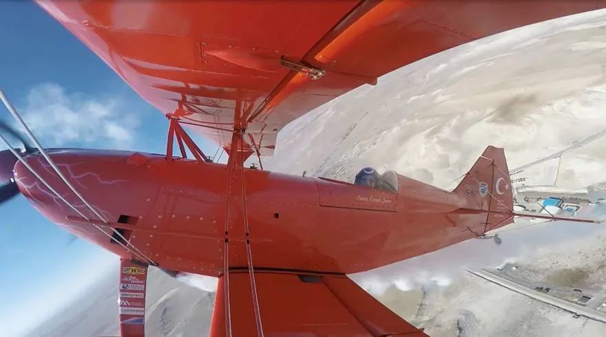 Türkiye'nin tek sivil akrobasi pilotundan cumhuriyetin 101. yaşına özel uçuş 5