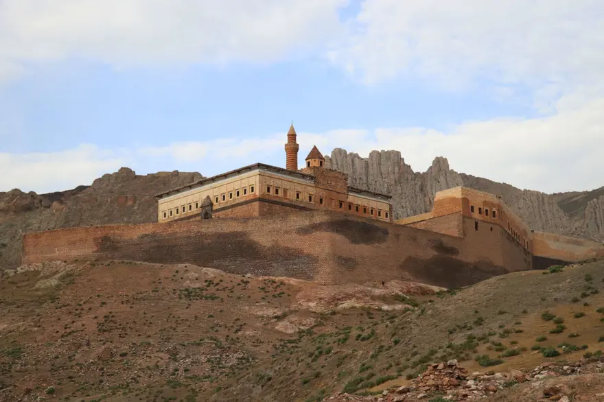 Osmanlı'nın yıllara meydan okuyan sarayı: İshak Paşa 3 Osmanlı'nın yıllara meydan okuyan sarayı: İshak Paşa 3