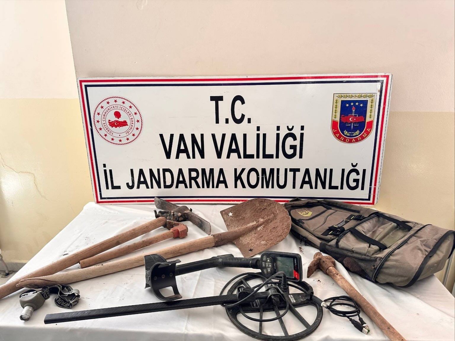 Van'da kaçak kazıya suçüstü: 6 gözaltı