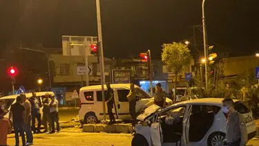 Adana'da polis aracı otomobille çarpıştı: 5 yaralı