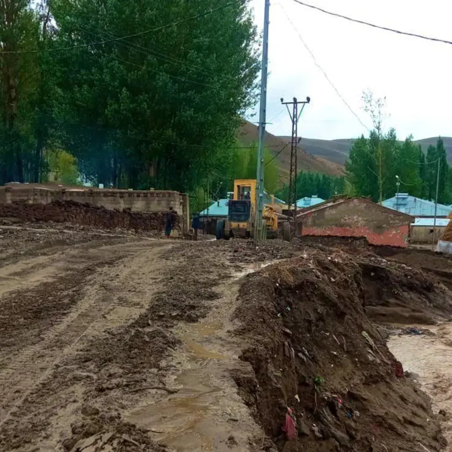 Van'da sağanak sele yol açtı 3
