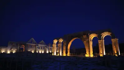 Şanlıurfa'da özel ışıklandırma yapılan tarihi alanlarda kartpostallık görüntüler