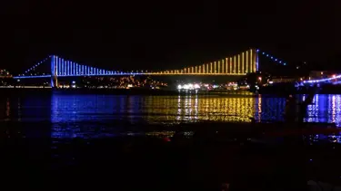 Köprüler, Fenerbahçe'nin renkleriyle ışıklandırıldı