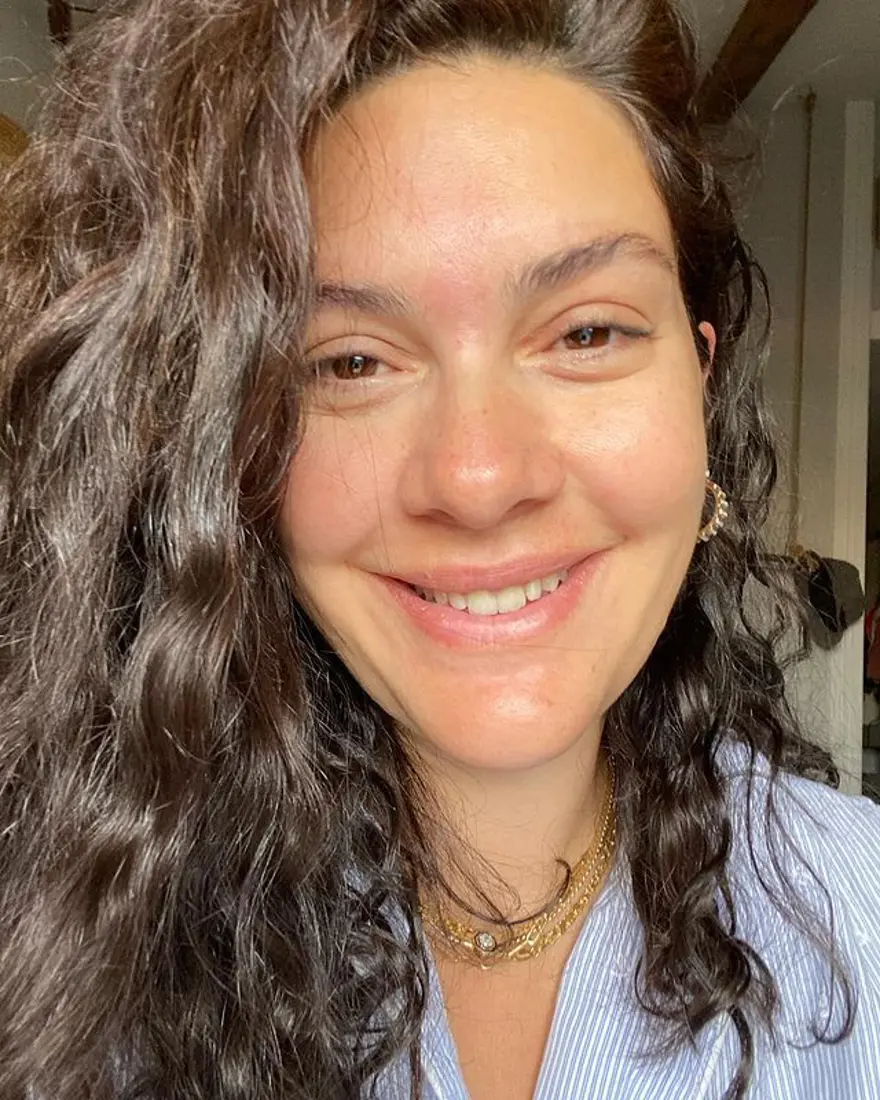 Makyajsız fotoğraflar paylaşan Bergüzar Korel: Instagram'ın büyülü dünyasına hoş geldiniz 1 Makyajsız fotoğraflar paylaşan Bergüzar Korel: Instagram'ın büyülü dünyasına hoş geldiniz 1