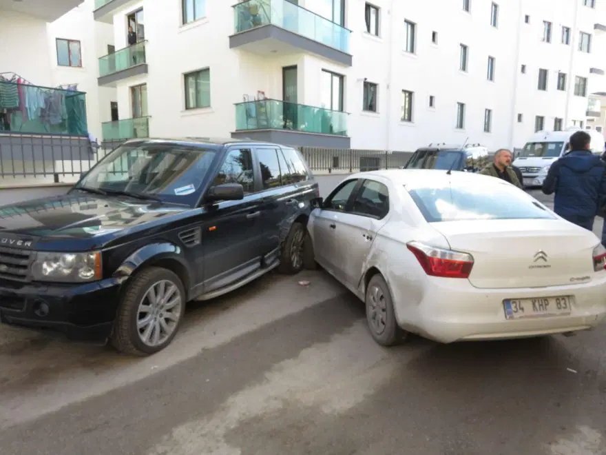 Maltepe'de polisten kaçan şüpheli ortalığı birbirine kattı Maltepe'de polisten kaçan şüpheli ortalığı birbirine kattı