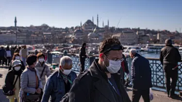 "Corona virüsü için maske ile gezmeye gerek yok"