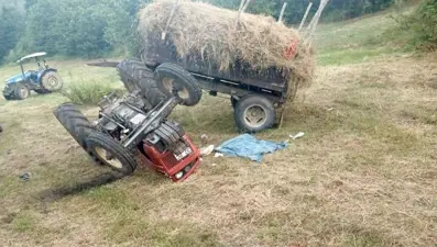 Devrilen traktörün altında kaldı, sürücü hayatını kaybetti