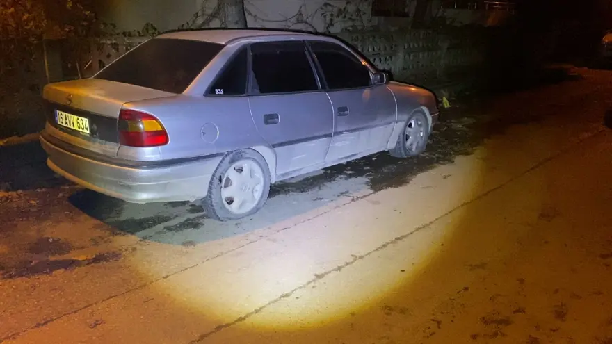 Aracın lastiklerini keserken kendini de yaraladı 1