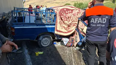 Hakkari'de katliam gibi kaza: 4 ölü, 2 yaralı