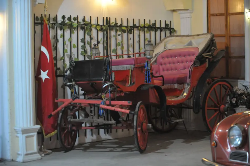 59 yıldır klasik otomobil ve eşya biriktiriyor: Bursa'daki evini müzeye çevirdi 29