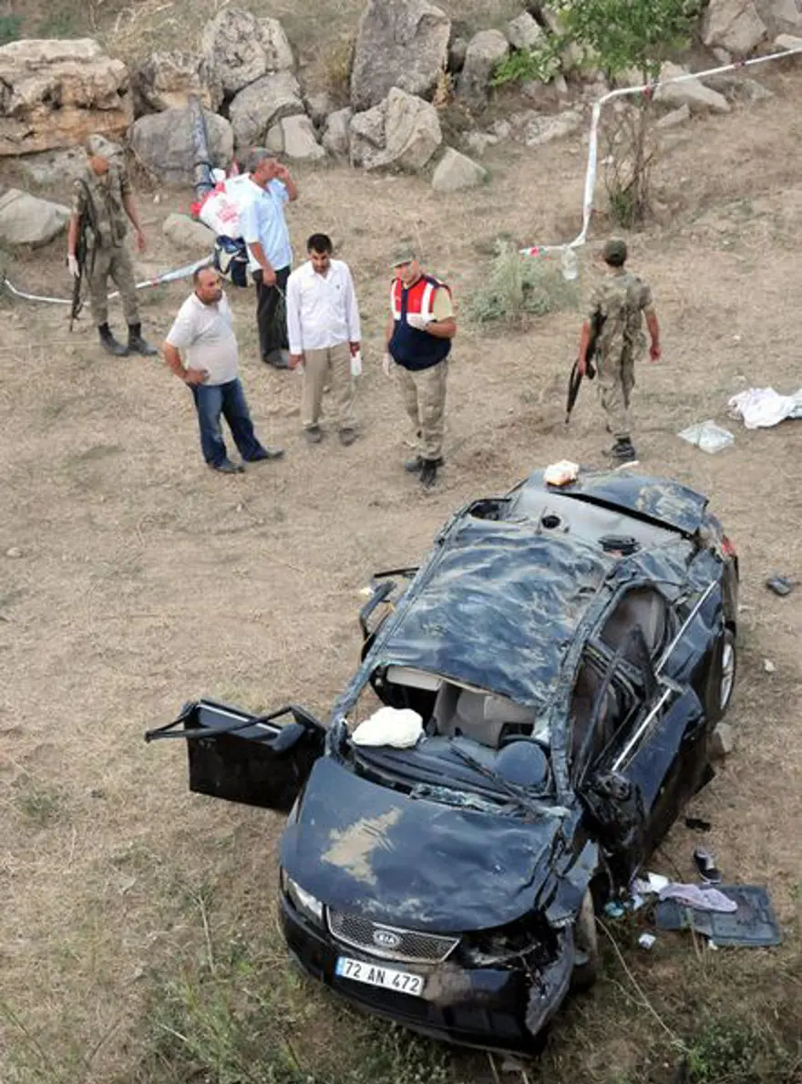 Düğün dönüşü kaza: 9 ölü 1