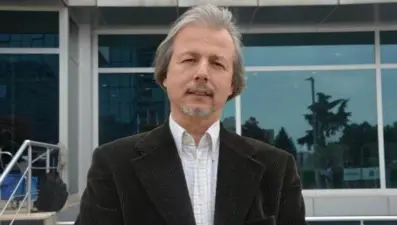 İlhan Uzgel kimdir? CHP Dışişleri Bakanlığından Sorumlu Genel Başkan Yardımcısı İlhan Uzgel kaç yaşında, nereli?