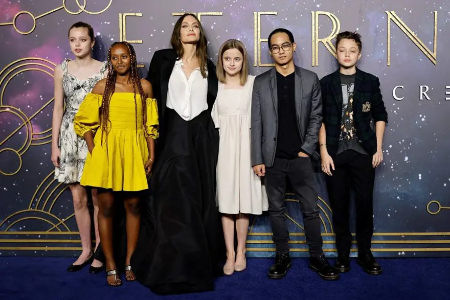 Angelina Jolie-Brad Pitt çiftinin kızı Zahara üniversiteli oldu: Pitt soyadını kullanmadı 1