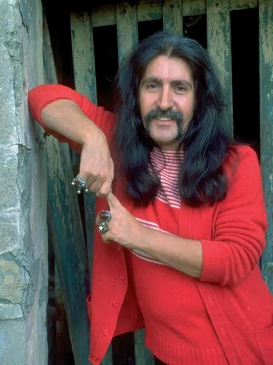 Barış Manço'nun 50 yıl önce bestelediği "2023 Marşı" sahneye taşındı 