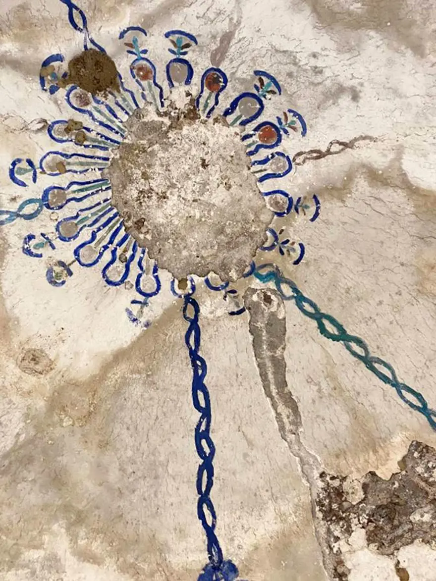 Tarihi Macar Camii'nin duvarlarında argo sözcükler 5