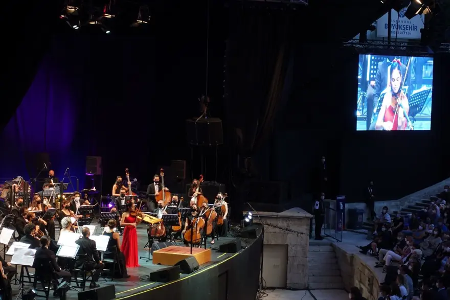 Cemal Reşit Rey Senfoni Orkestrası'ndan Harbiye konseri 4