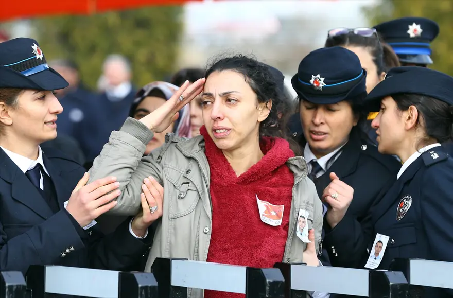 İki aylık evli şehit polis Tugay Can Kızılırmak'a veda 3