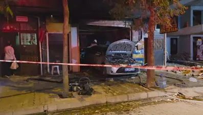 Bahçelievler'de oto tamirhanesinde yangın: Kaynak makinesi patladı