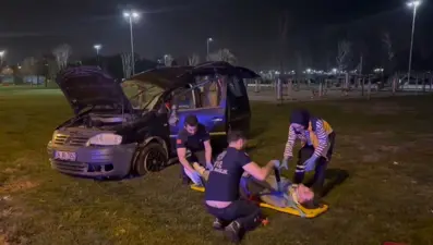 Maltepe'de hafif ticari araç takla attı: Yaralılar var