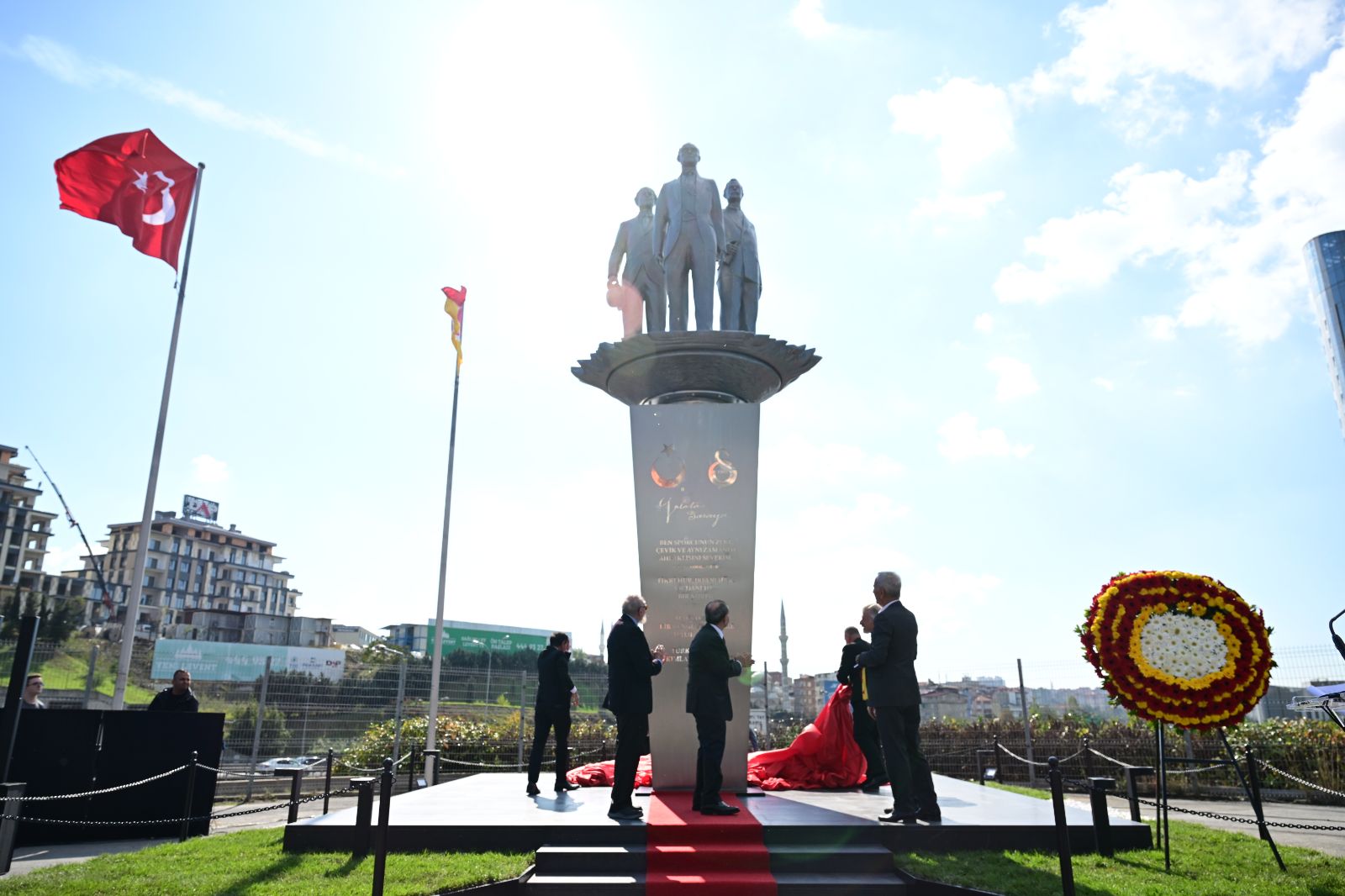 Galatasaray'dan Atatürk, Tevfik Fikret ve Ali Sami Yen için anıt heykel