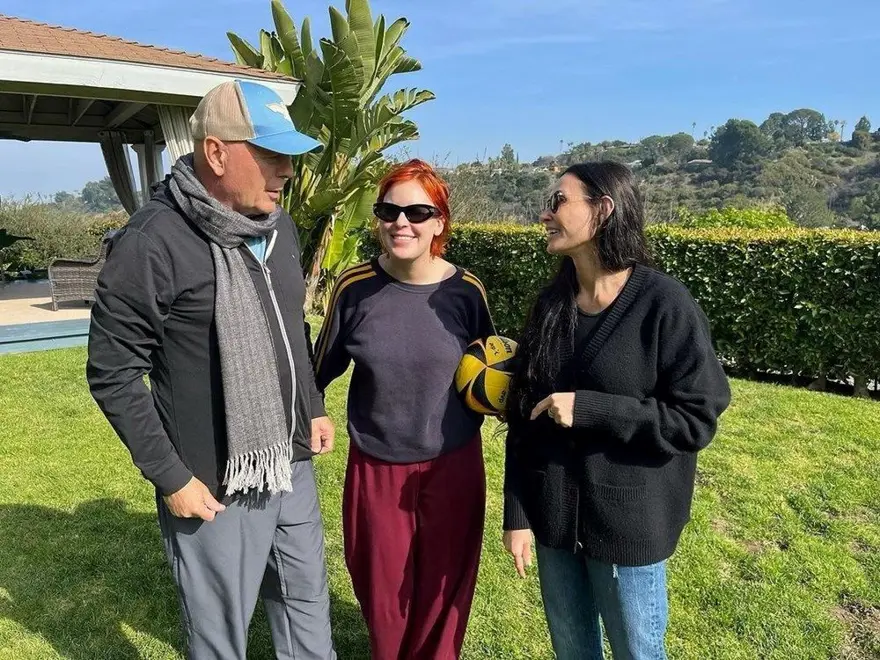 ÇOCUKLARINDAN HİÇBİR ŞEY SAKLAMIYOR 3