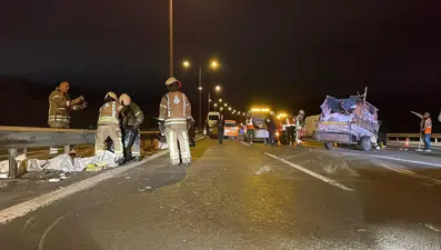 Römork minibüsü devirdi: 3 yaralı