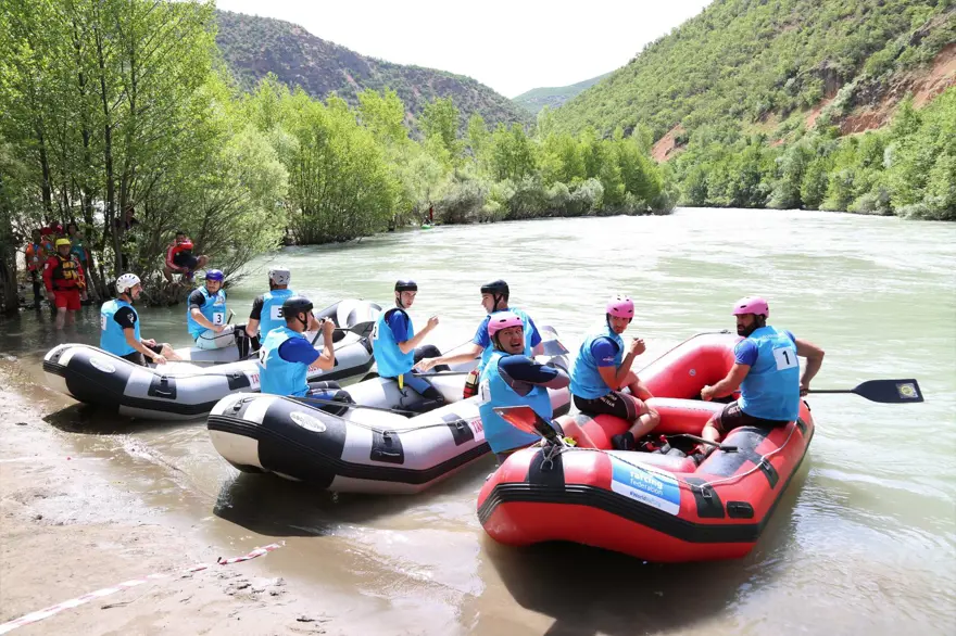 Munzur Çayı'nda rafting (Türkiye'de bir ilk) 1