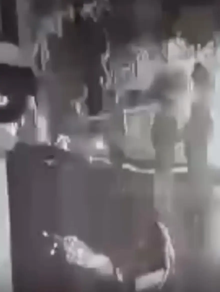 Kaldırımda yürüyen adam ölümden döndü: İç kanama geçirdi, dalağı alındı, kaburgaları kırıldı 1